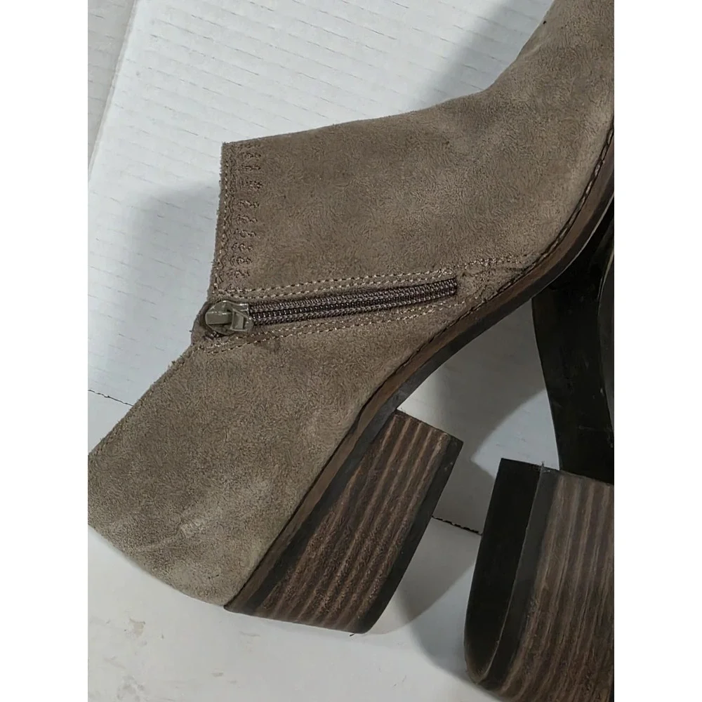 Lucky Brand Barough Ankle Boots Womens Sz 10 Brown Suede Beige Booties Side Zip